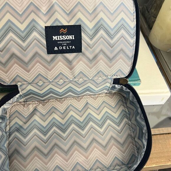 Missoni Delta One Travel First Class Case Toiletry Bag. Like new. - Picture 5 of 6